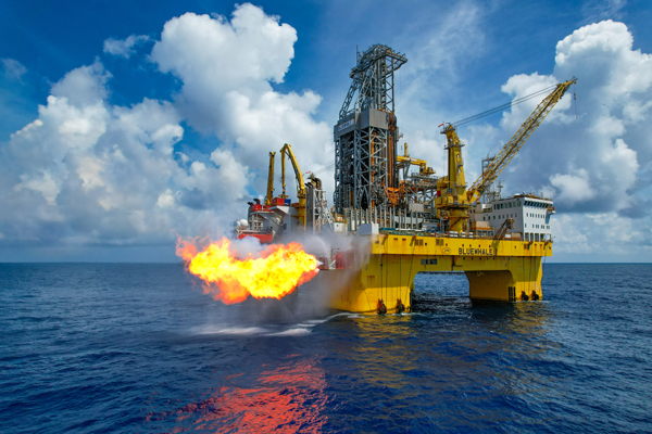 助力油气增产保供 能源行业加大勘探开发力度释放气田产能 深海一号”超深水大气田二期首口开发井放喷测试。受访者供图