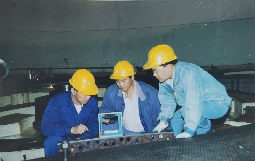 历史影像:机床改造过程<span class= 历史影像:机床改造过程<span class=