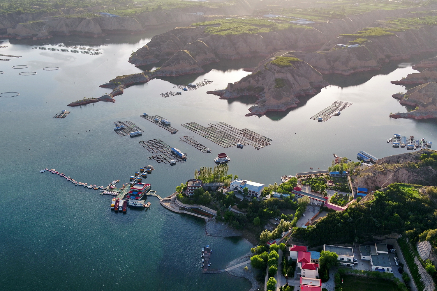 刘家峡水库_调整大小.JPG
