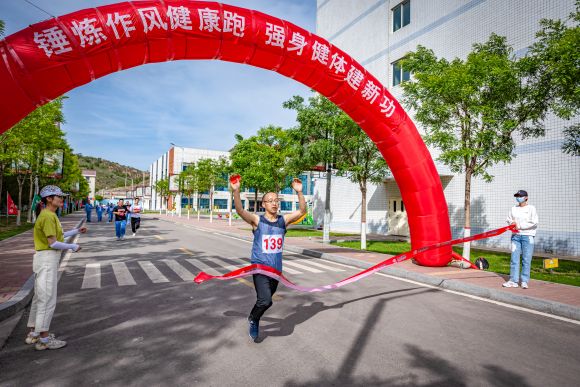 2--【文体活动】公司工会举办“锤炼作风健康跑 强身健体建新功”职工健康跑活动.jpg