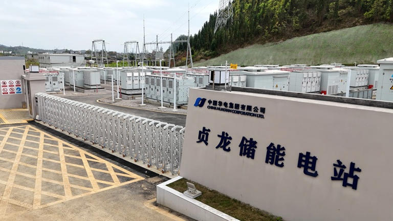 2、贞龙储能电站一角。