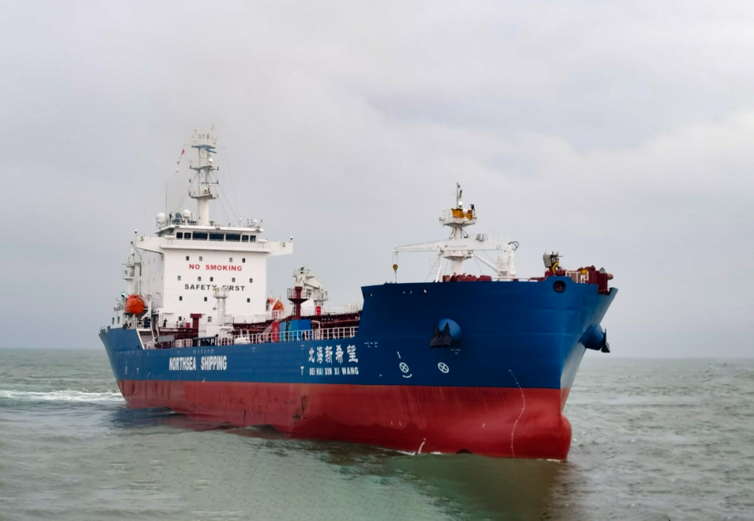 我国首艘1.5万吨动力定位穿梭油轮竣工交付