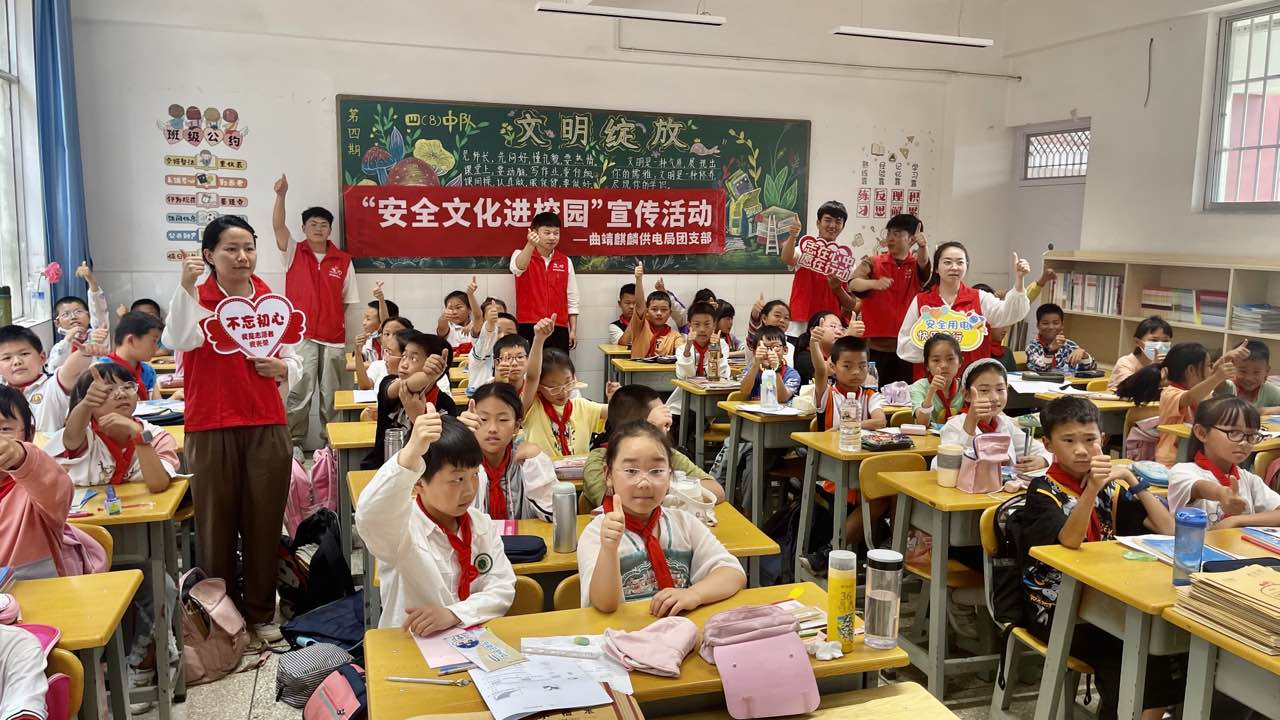同学们进行现场互动.jpg
