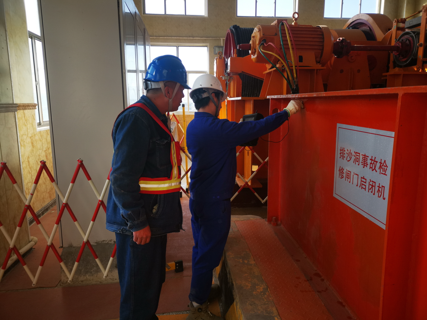 刘家峡水电厂：政企携手为黄河“守门人”做“国标体检” (2).jpg