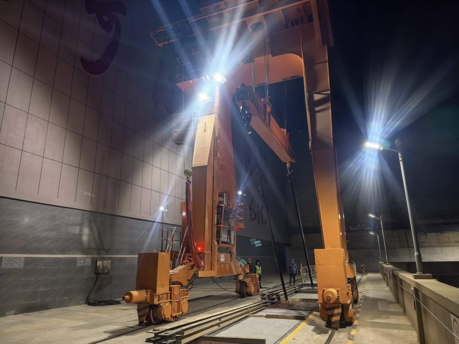 解锁“水脉咽喉” 刘家峡水电厂5号机组关键检修节点告捷.jpg