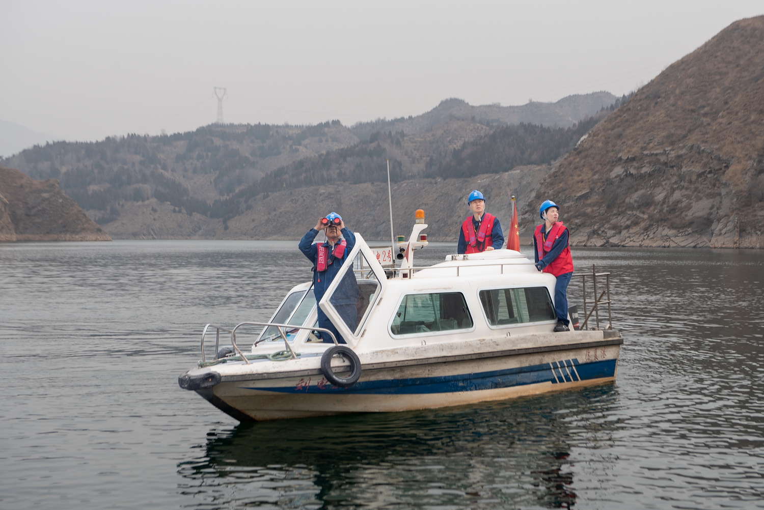 新春走基层丨高峡平湖的安全“守岁人” (3)_调整大小.jpg 新春走基层丨高峡平湖的安全“守岁人” (3)_调整大小.jpg