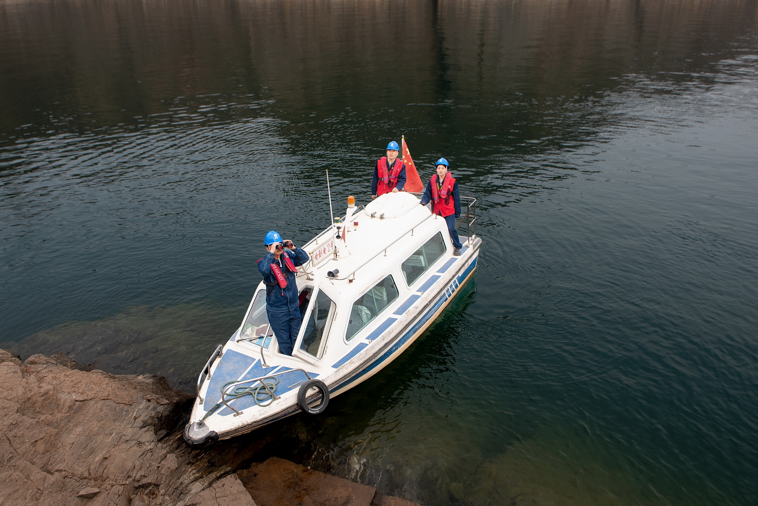 新春走基层丨高峡平湖的安全“守岁人” (2)_调整大小.jpg 新春走基层丨高峡平湖的安全“守岁人” (2)_调整大小.jpg