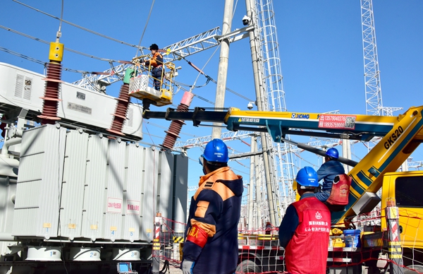 10月12日，国网巴州供电公司变电检修<span class=