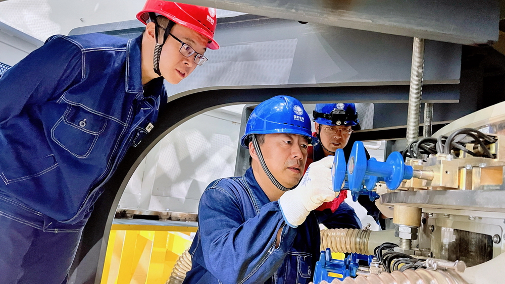 在现场-电气分场孔媛媛摄_调整大小.jpg