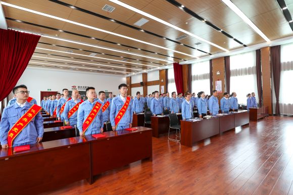 5--公司召开庆祝<span class=
