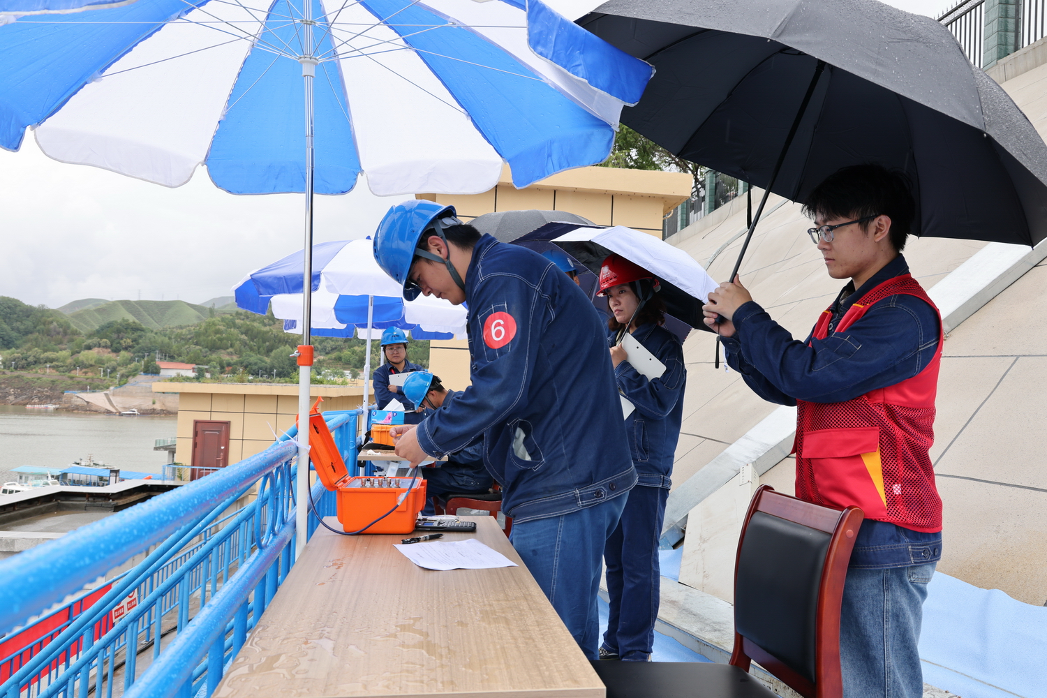刘家峡水电厂：秋雨砺技能 竞赛展风采 (2).JPG