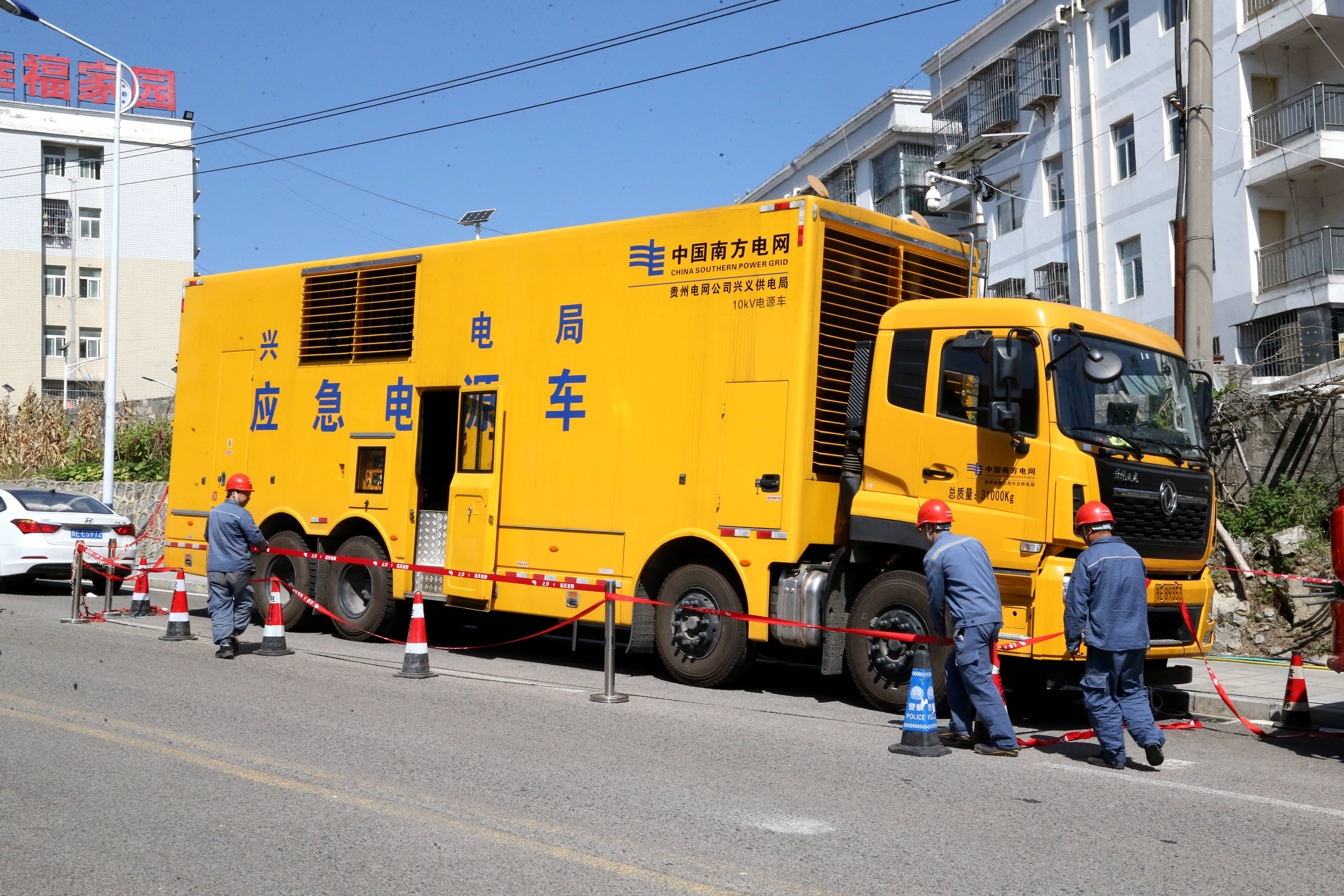 晴隆供电局:首次使用中压发电车"移花接木"检修线路
