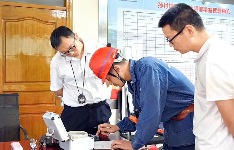 <span class= <span class=