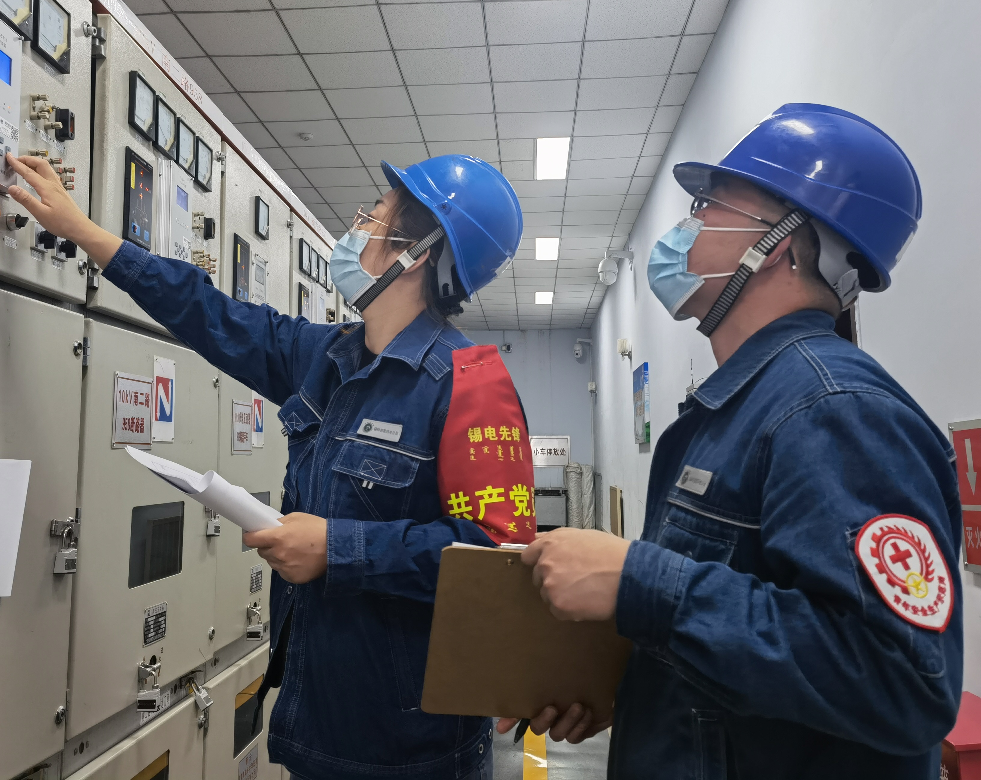 高考保电特巡.JPG 高考保电特巡.JPG