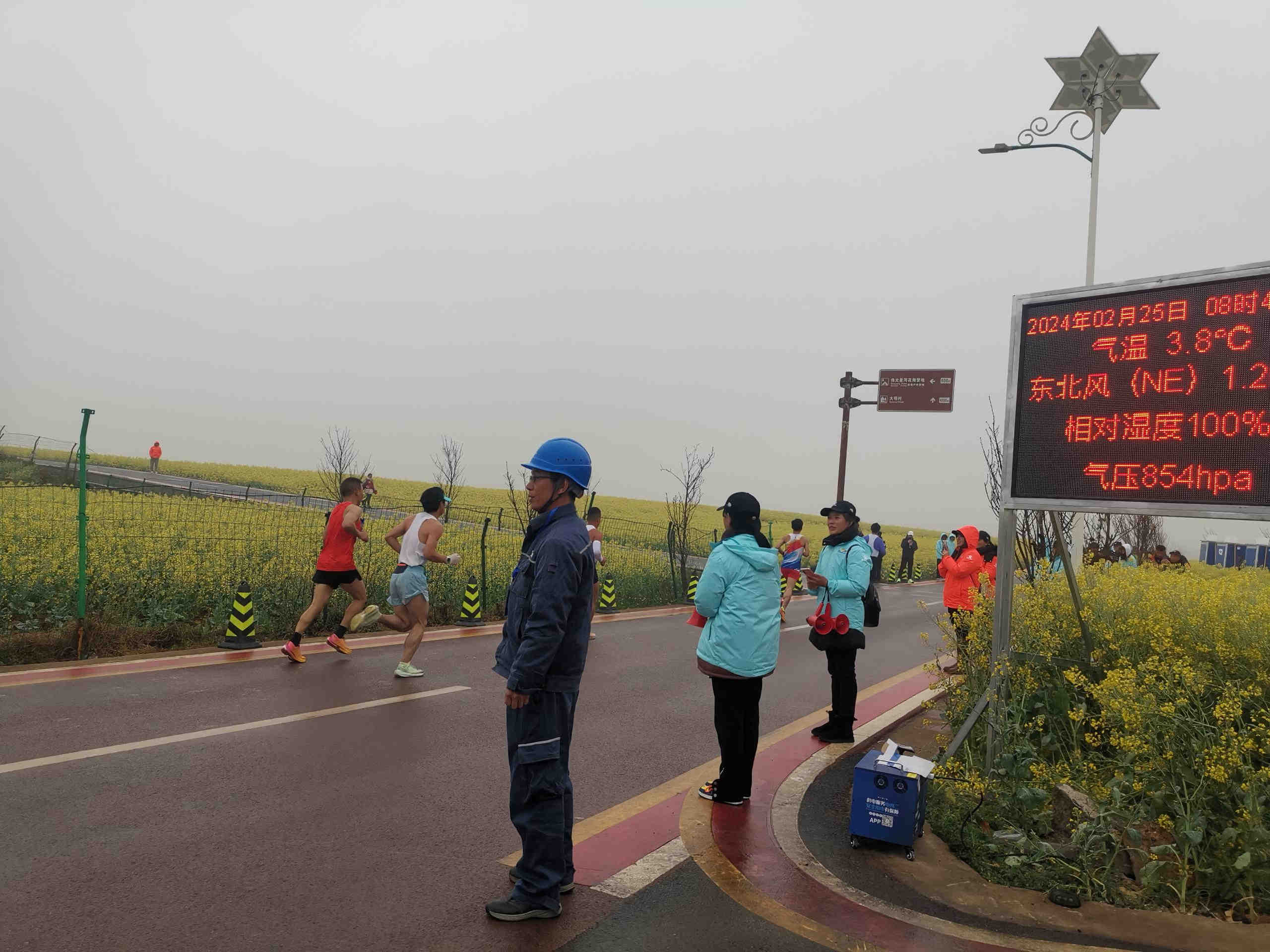 赛道保供电现场 李锡康摄.jpg