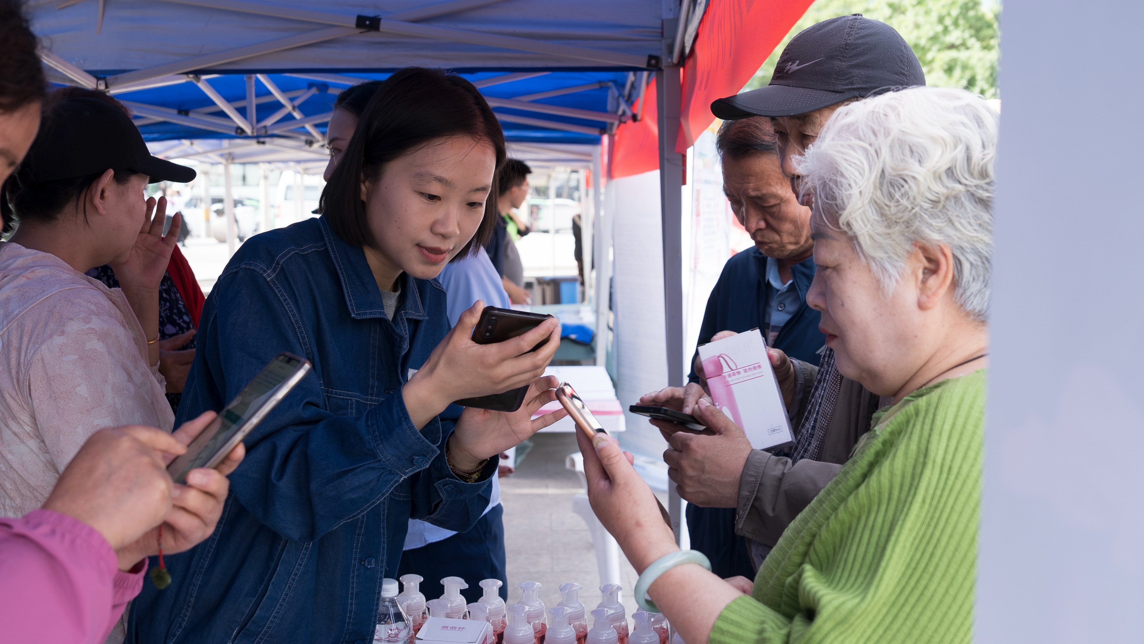 5月15日，国网兰州供电公司在兰州市民公园广场参加2024年节能宣传周（低碳日）启动仪式暨系列宣传活动。唐聪摄 (4).jpg