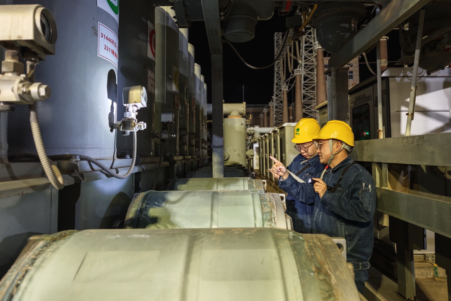 刘家峡水电厂:以动制冻御寒潮 稳供保电守光明(1).jpg 刘家峡水电厂:以动制冻御寒潮 稳供保电守光明(1).jpg