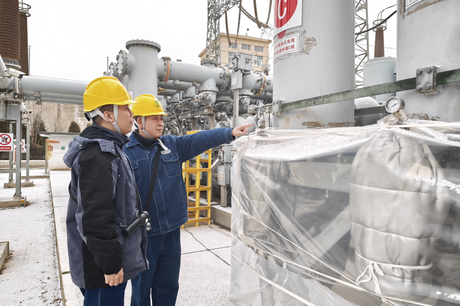 刘家峡水电厂:以动制冻御寒潮 稳供保电守光明(2).jpg 刘家峡水电厂:以动制冻御寒潮 稳供保电守光明(2).jpg