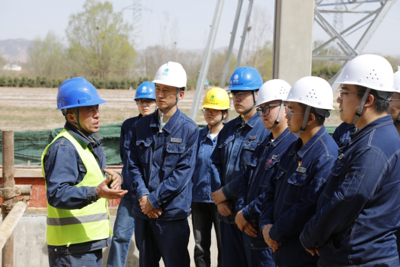 刘家峡水电厂：携手聚焦“育苗计划” 开启工程现场“充电”学<span class=