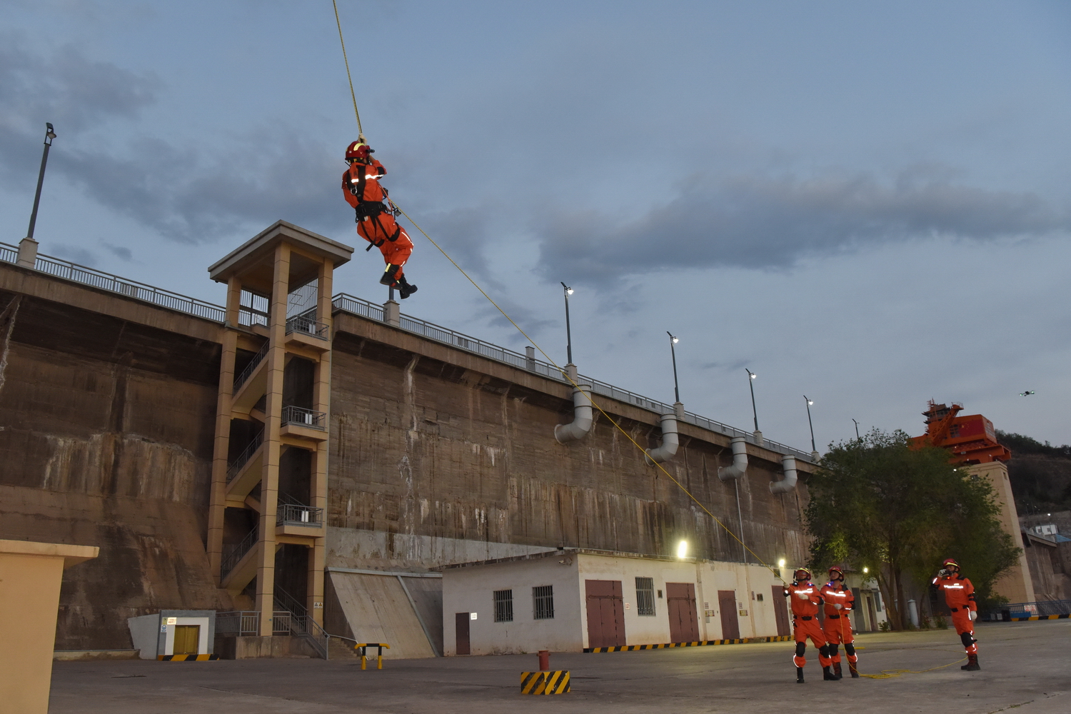 刘家峡水电厂举行2023年地震综合应急演练 (4).JPG