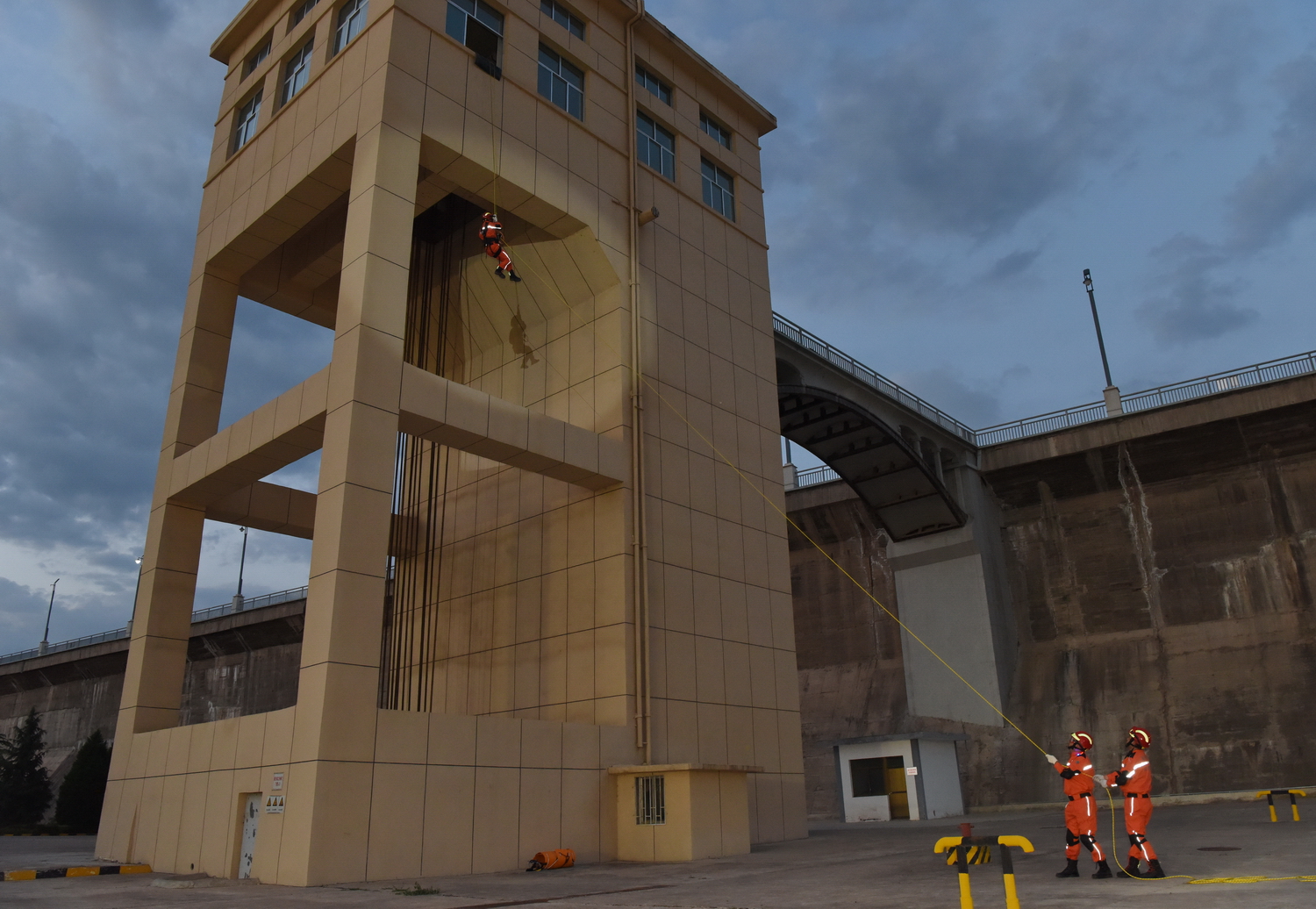 刘家峡水电厂举行2023年地震综合应急演练 (5).JPG